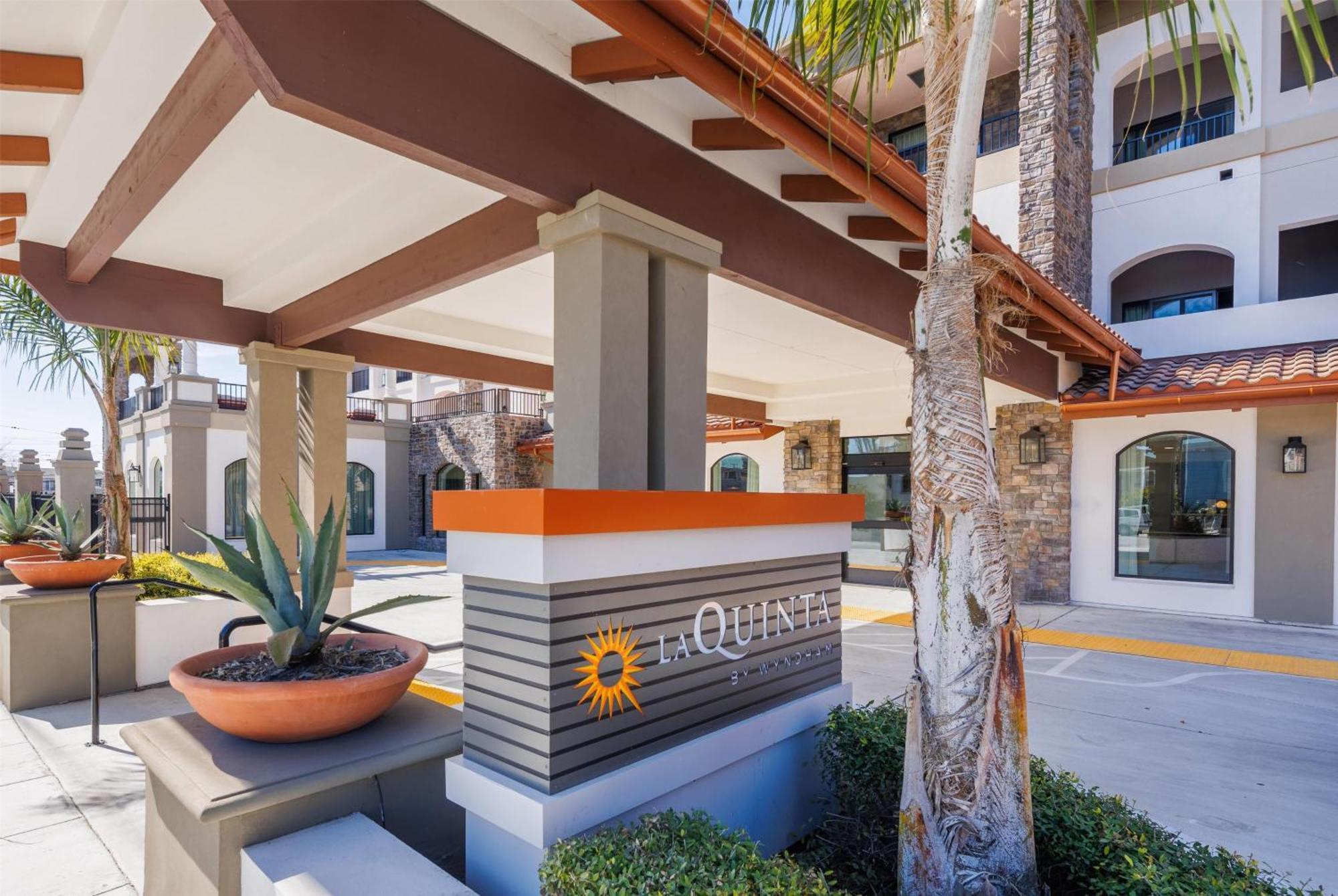 La Quinta Inn & Suites By Wyndham Santa Cruz Eksteriør bilde